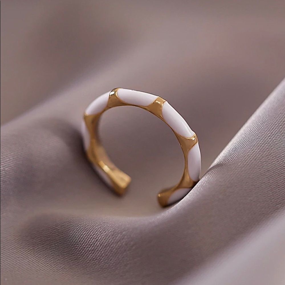 BAMBOO DESIGN WHITE ENAMEL RING, ADJUSTABLE